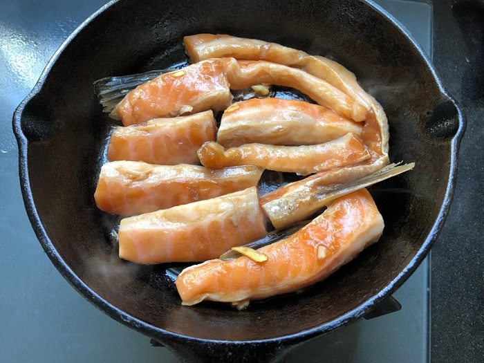 Cách chế biến canh chua cá hồi - món ăn tốt cho tim mạch-3