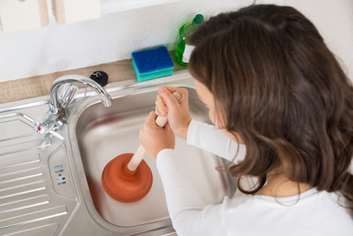 Cách xử lý bồn rửa bát bị tắc đơn giản và hiệu quả