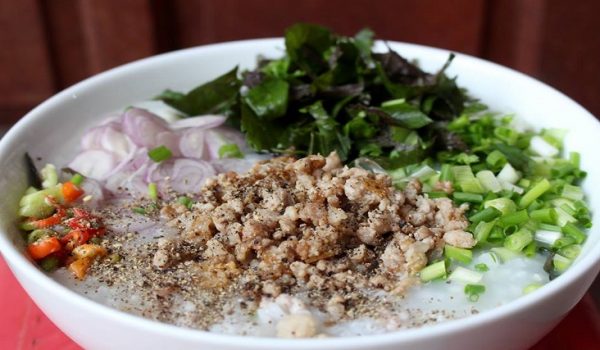 Cháo thịt bằm hành lá tía tô - món ăn cho người bị cảm sốt-5